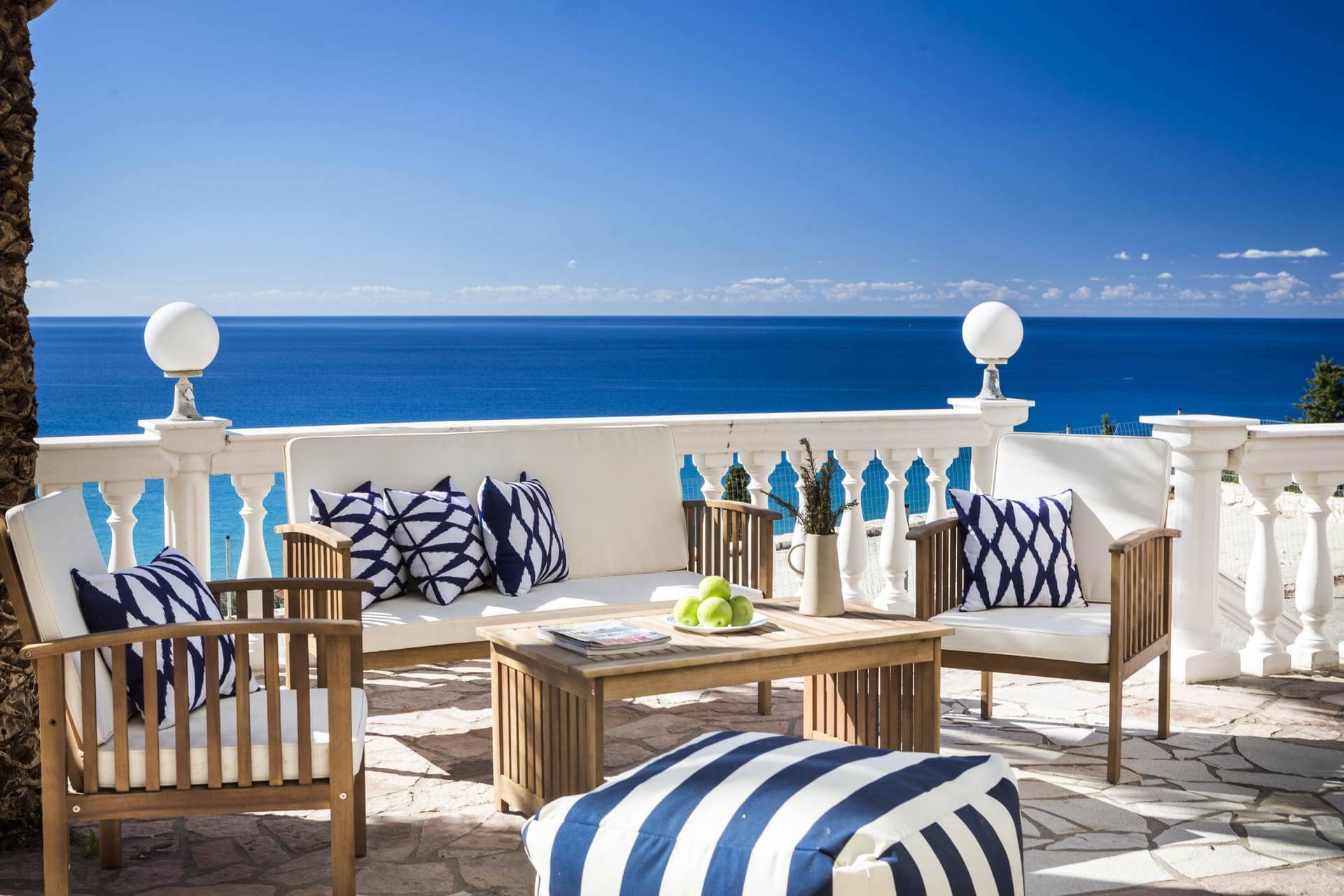 A COMFORTABLE LIVING SPACE